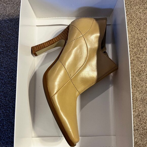 Somethin' Else from Skechers Light Beige/Cream Ankle Booties, Size 7 - Picture 9 of 16